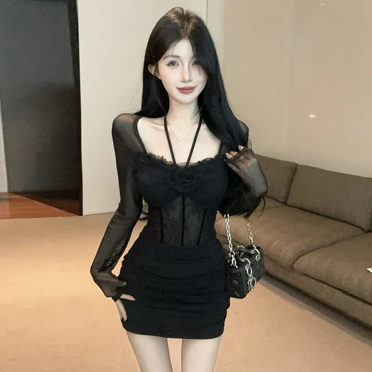 秋冬名媛性感镂空长袖包臀连衣裙辣妹气质挂脖收腰显瘦夜场包臀裙