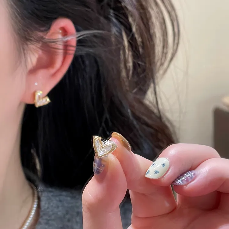 【沁汝饰品】F628金色爱心耳钉简约小巧精致气质