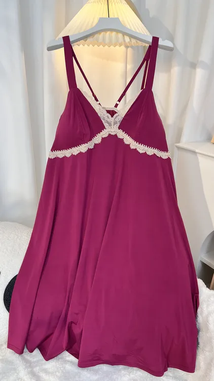 初初家大码冰丝吊带睡裙袋胸垫夏蕾丝花边美背大V领性感