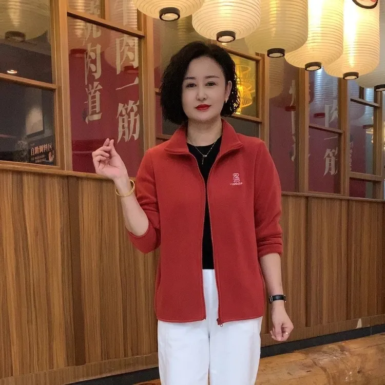 2025新款中老年女装妈妈春秋外套短款时尚洋气宽松休闲摇粒绒上衣