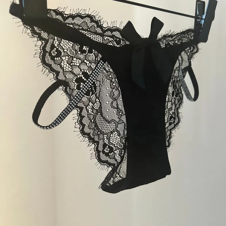 [YVS]水钻蕾丝高叉显腿长提臀纯欲风女士内裤
