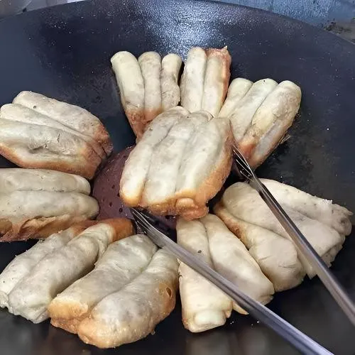 陕西汉中特色小吃锅贴小零食