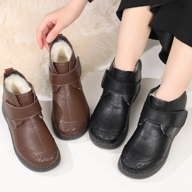 妈妈棉鞋女冬季加绒加厚真皮羊毛平底短靴保暖防滑中老年人棉靴子