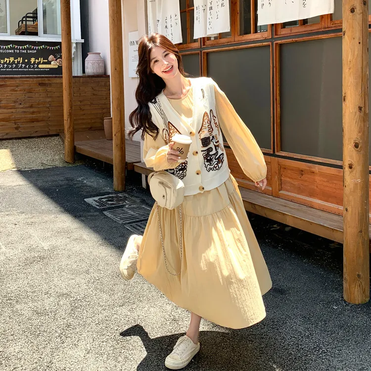 甜美风刺绣针织马甲连衣裙2025春秋新款森系小清新温柔风显瘦套装