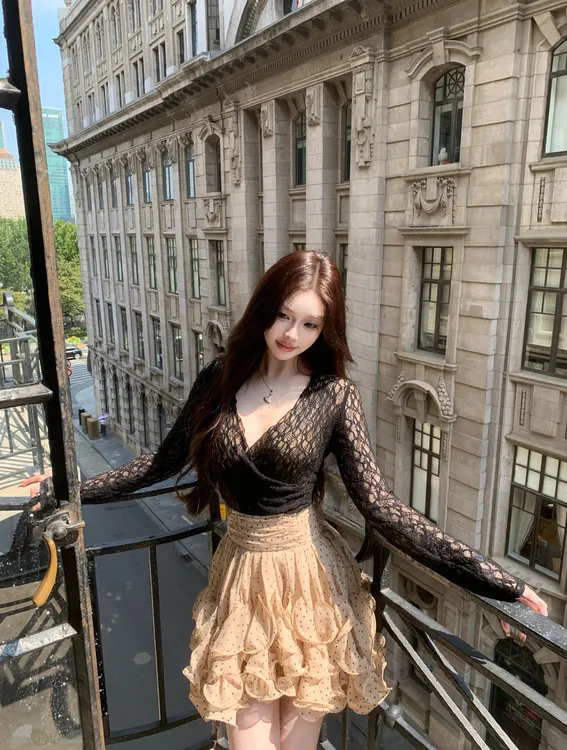 法式性感纯欲风辣妹气质V领蕾丝上衣女高腰显瘦不规则波点半身裙
