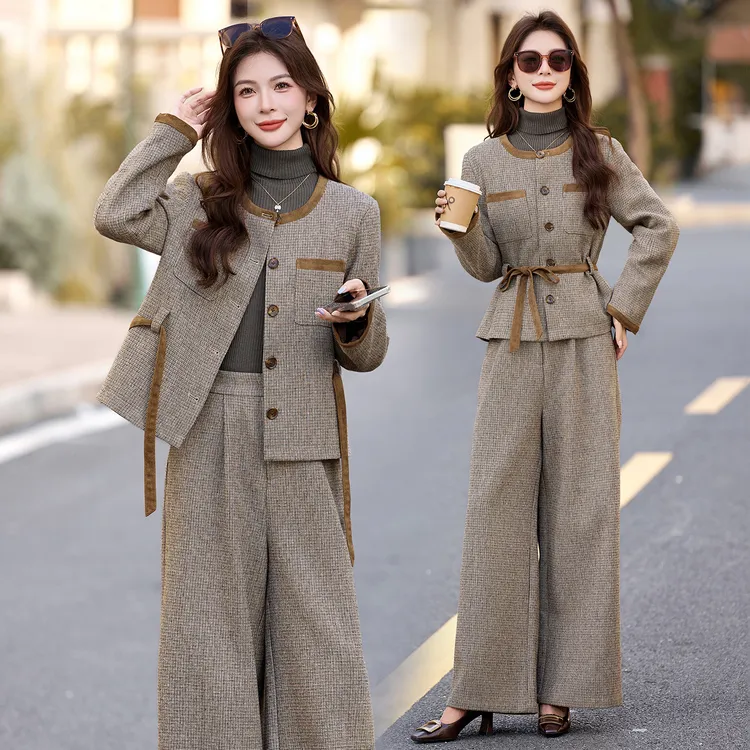 秋冬气质小香风妈妈秋装短款显瘦外套洋气打底减龄直筒裤三件套装