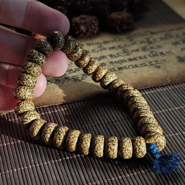 西藏藏传老星月菩提单圈素珠手串直径10.8毫米左右包浆开片看细节