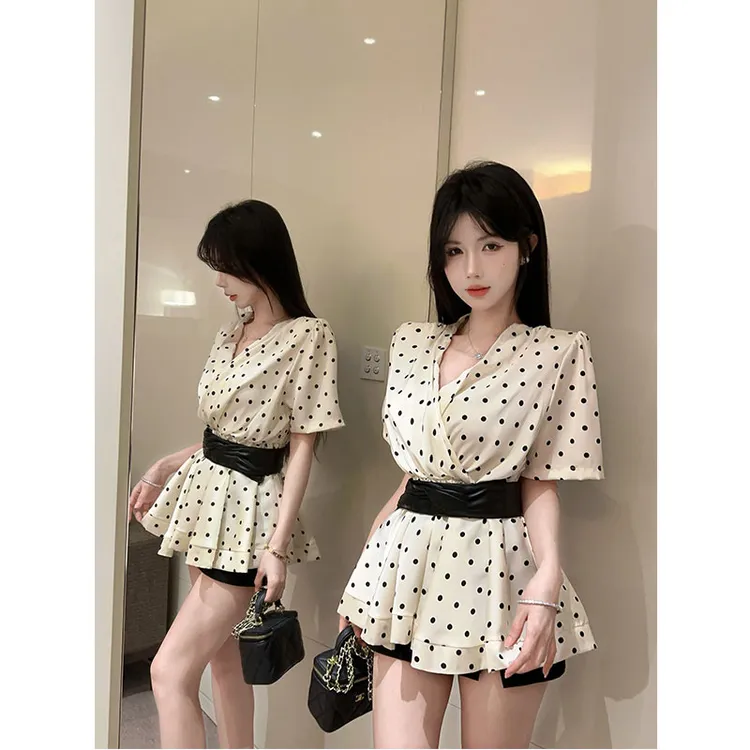 夏季新款时尚减龄v领波点蝴蝶结绑带收腰上衣休闲黑色裙裤两件套 