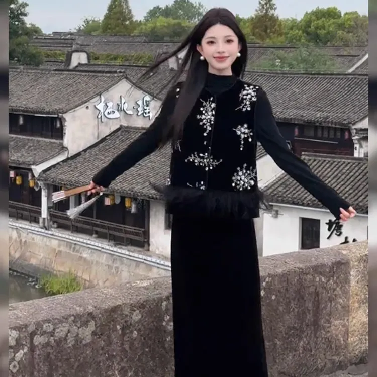新中式气质名媛套装2025秋冬新款巨好看国风马甲上衣丝绒半裙女装