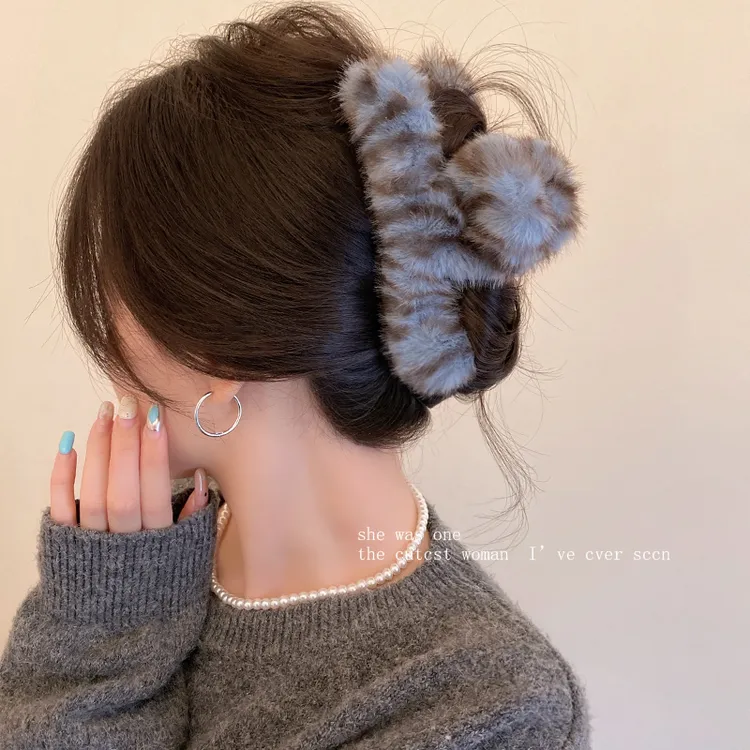 秋冬高级感毛绒豹纹抓夹女大号后脑勺毛茸茸鲨鱼夹盘发发夹子头饰