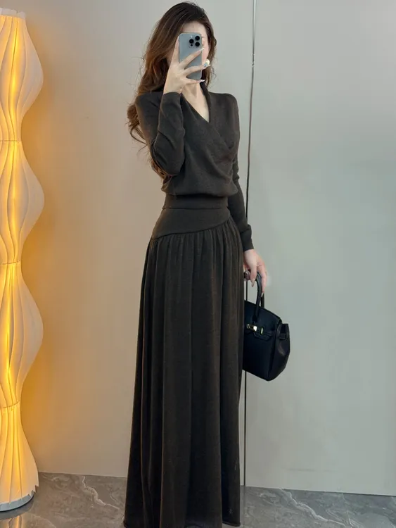 赫本高腰拼接半裙女2025秋季新款高腰显瘦大摆褶皱大A群气质套装