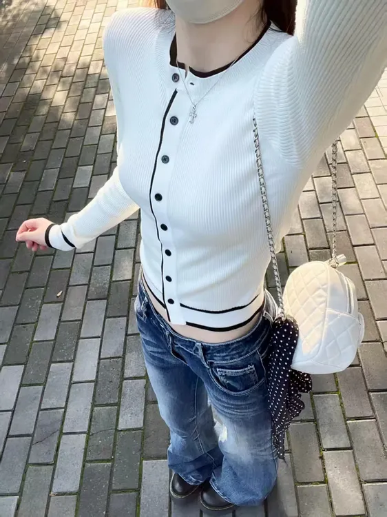 法式撞色白色针织开衫女秋季韩系穿搭小香风内搭修身短款长袖上衣