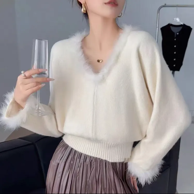 洋-毛绒绒秋冬新款韩系温柔风蝙蝠袖V领套头毛衣减龄针织衫女潮