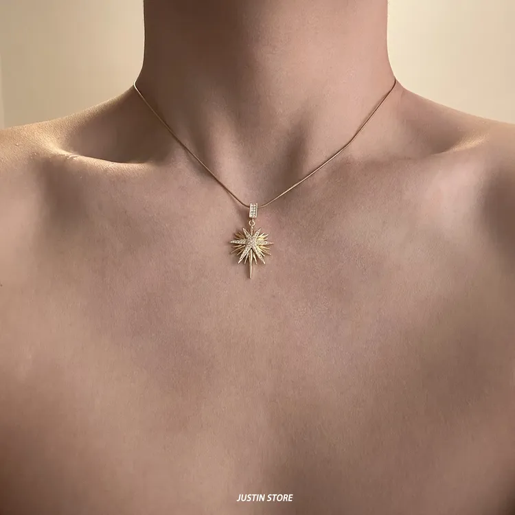 钛钢项链 金色太阳花镶锆吊坠项链男款复古嘻哈女小众锁骨链