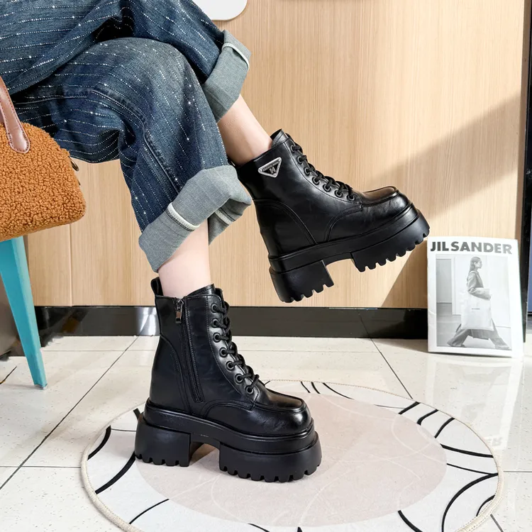 12厘米内增高马丁靴女小个子秋冬高跟子加绒羊毛厚底皮靴时尚短靴