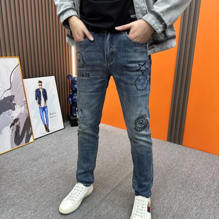 秋冬欧货潮牌牛仔裤潮流修身小脚裤时尚百搭休闲水洗男士牛仔裤