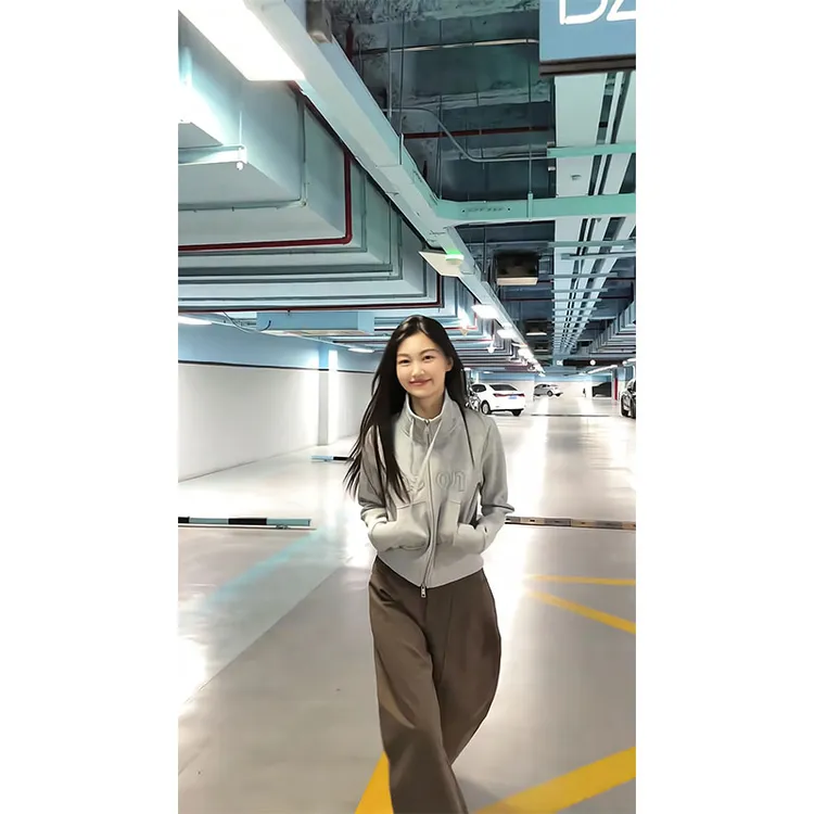 辣妹休闲短款美式拉链立领显瘦夹克长袖卫衣外套女咖色宽松休闲裤