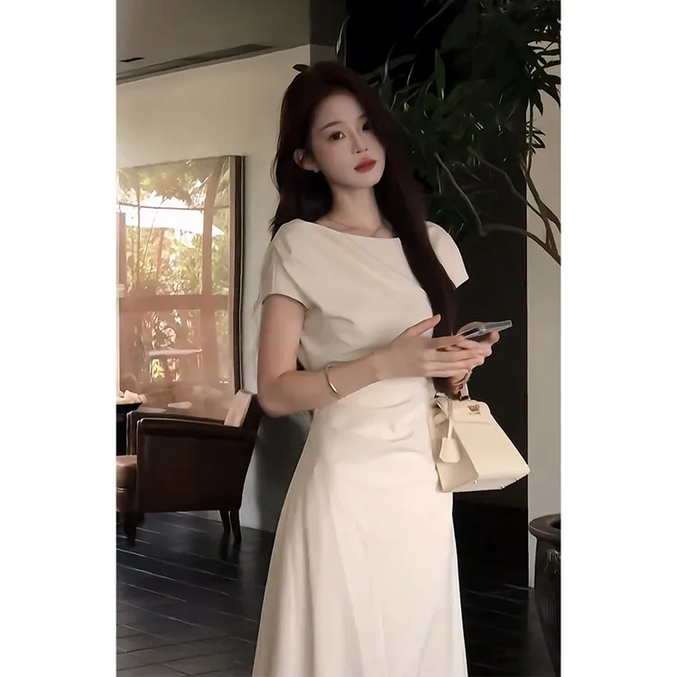设计感连衣裙女2025夏季新款法式气质圆领短袖收腰褶皱中长款裙子