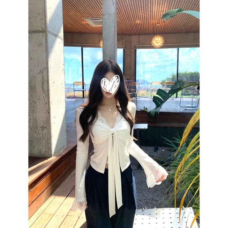 现货~秋季新款法式纯欲少女蕾丝拼接长袖T恤修身显瘦百搭女上衣潮
