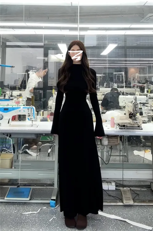 法式长袖高领针织黑色连衣裙子女春秋冬新款气质内搭打底毛衣长裙