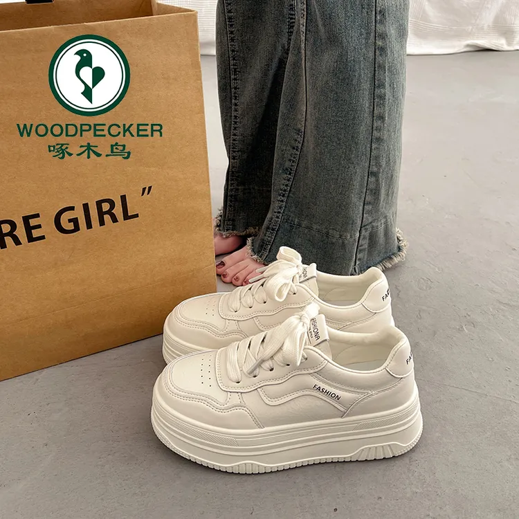 啄木鸟爆款百搭厚底小白鞋女松糕板鞋2025超火新款春季休闲运动鞋