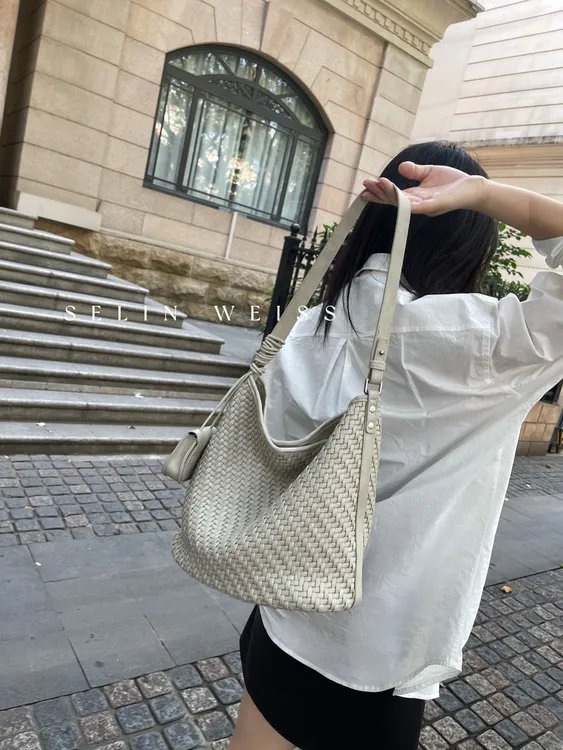 牛皮手工编织新款水桶包椭圆形斜挎包ins大包包夏季简约通勤网红