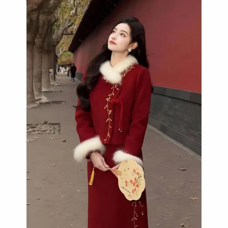 新年战袍新中式国风套装女冬季新款富家千金红色外灰色小香风套装