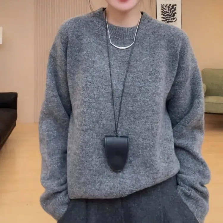 新款极简主义～暖暖的圆领针织套头毛衣女LK2506710