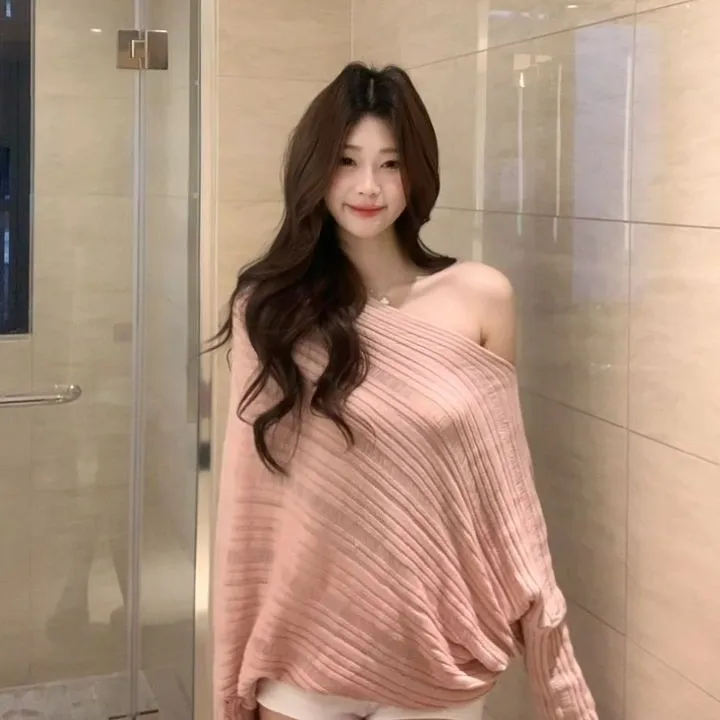 纯欲风性感斜肩设计长袖女新款法式小众气质宽松针织蝙蝠袖上衣女