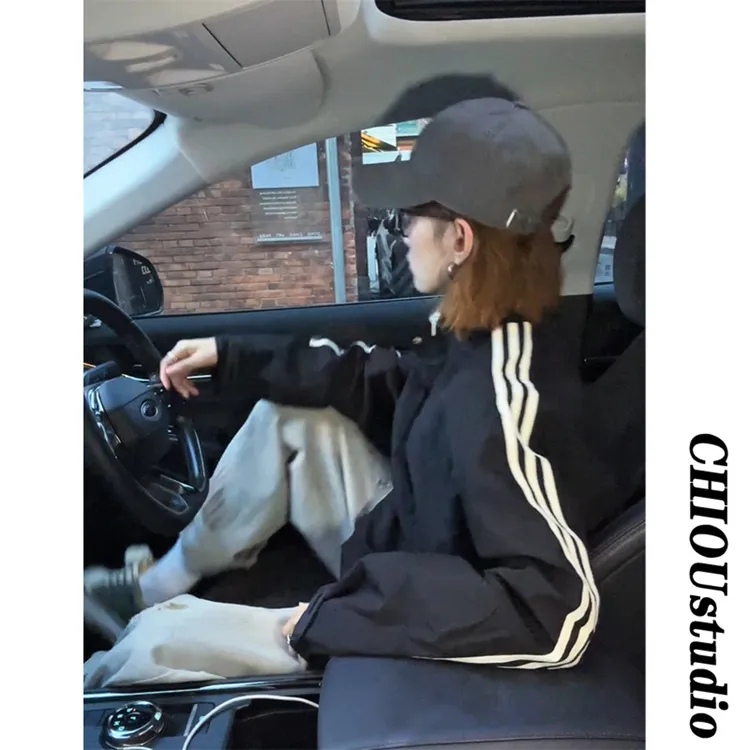 美式三条杠立领外套男秋季潮牌高级感运动夹克软壳防水条纹冲锋衣