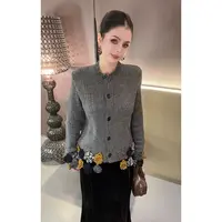 圆领花朵拼接长袖针织上衣CS31135
