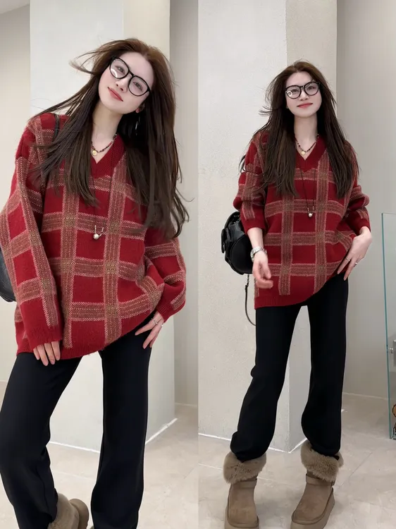 月月 2025冬季新款小众设计极简编织撞色格纹V领针织衫 2511C8114