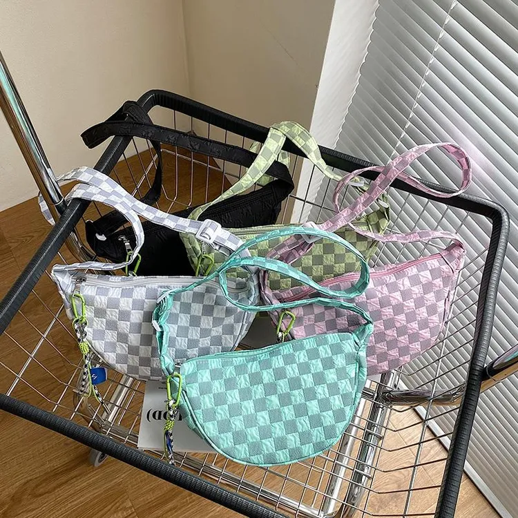 夏天夏季休闲帆布包大容量斜跨饺子包高级感小众小宝宝女2025新款