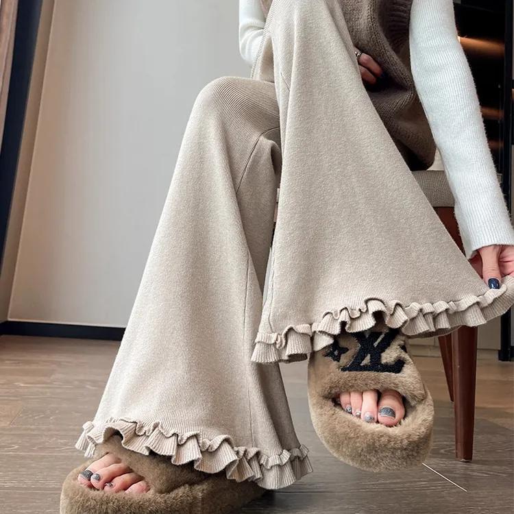 拉夏贝尔纯欲慵懒风木耳花边针织微喇裤女秋韩系温柔休闲外穿裤子