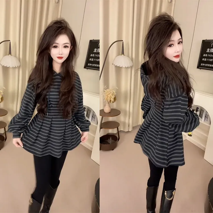 网红设计感洋气条纹裙2025冬季新款遮肉显瘦时尚长袖连帽休闲裙