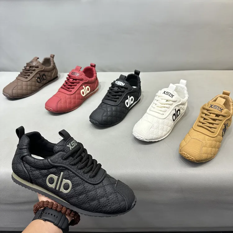 2026四季新款低帮系带拼接舒适防滑软底运动休闲鞋潮流百搭男鞋