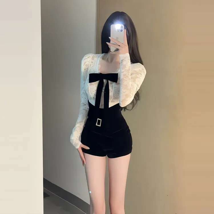 法式气质性感蝴蝶结设计感蕾丝上衣女秋季新款高腰包臀短裤两件套