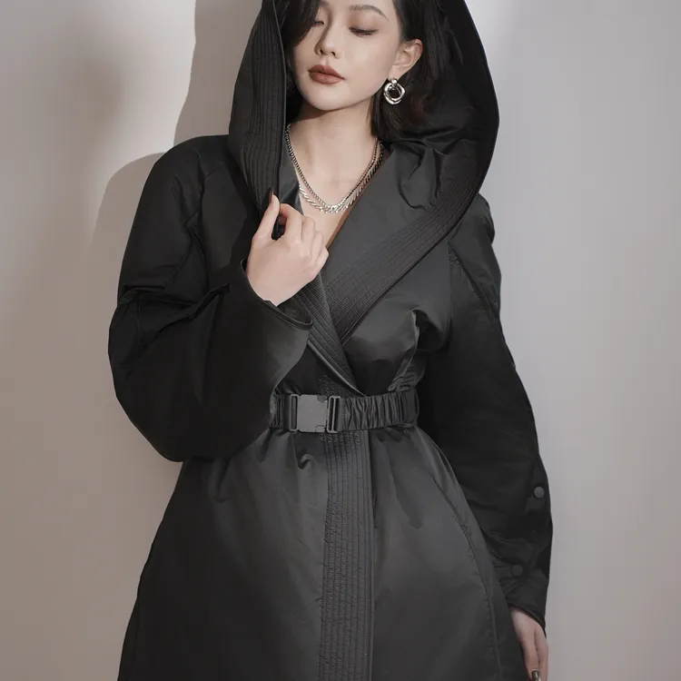 新年纯色净色高级显瘦配腰带连帽风衣款中长款外套女冬季气质上衣