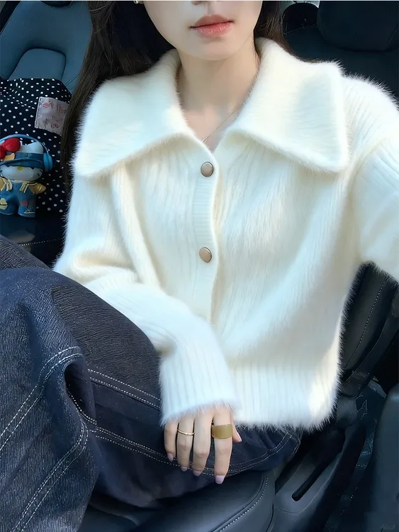 超好看白色针织翻领毛衣外套2025秋冬新款慵懒风软糯奶呼呼上衣