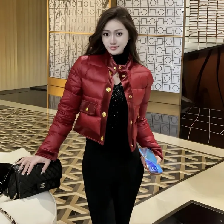 短款羽绒服女2025新款爆款女士外出冬天网红洋气本命年红色外套