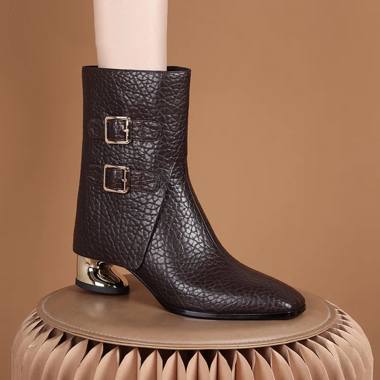 2025年新款欧美设计感小众侧拉链尖头中粗跟短筒时尚舒适女靴3540