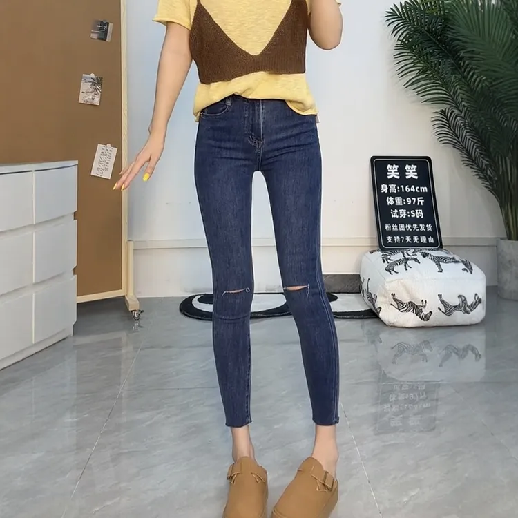大码女装高腰显瘦复古破洞直筒小脚裤春季新款百搭修身九分铅笔裤
