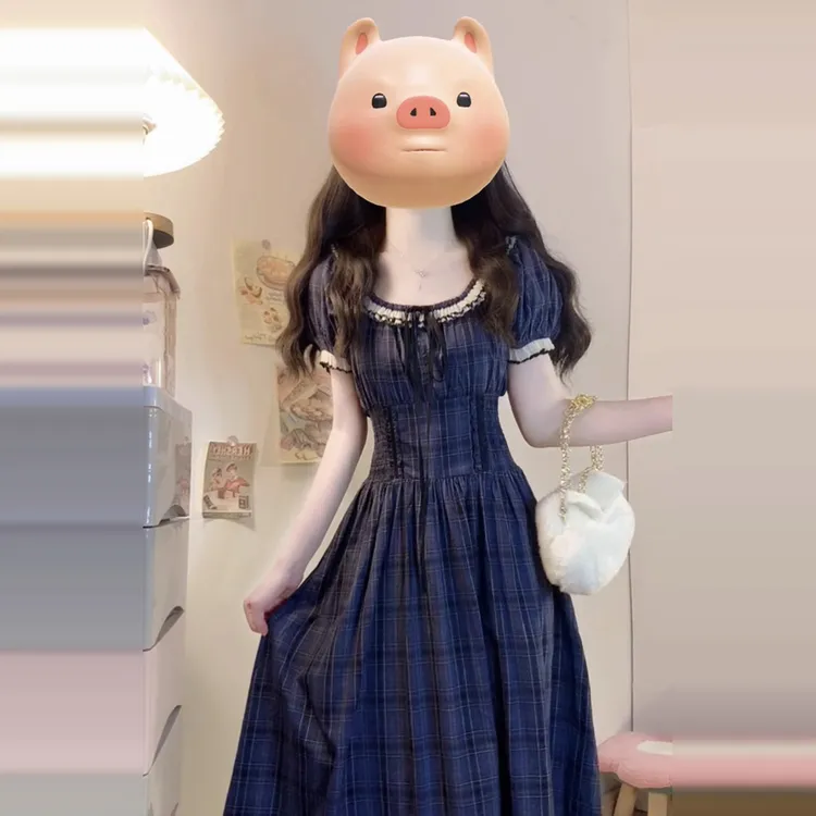 法式泡泡袖蓝色格子连衣裙女夏季2025新款巨好看掐腰显瘦长裙5176