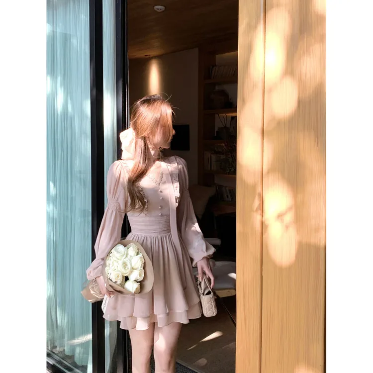 香槟玛格丽 浪漫至上温柔气质蕾丝雪纺连衣裙秋新款长袖收腰短裙
