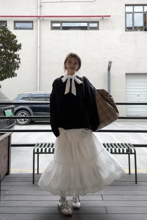2025春秋新款蝴蝶结绑带领口配饰卫衣女刺绣提花高腰半身裙两件套