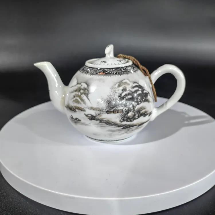 墨彩雪景纹小茶壶