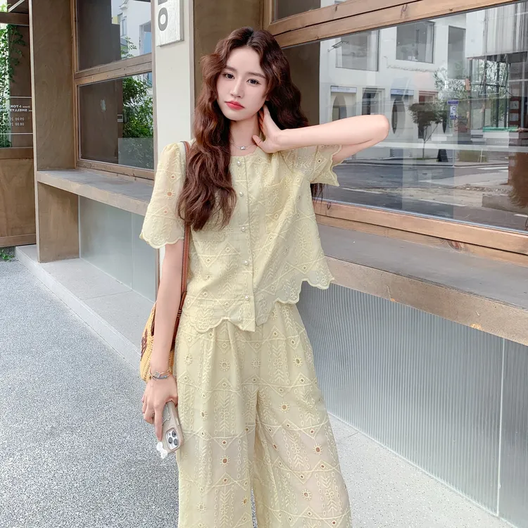 浅黄色镂空刺绣套装女2025夏季新款法式甜美风衬衫阔腿裙裤两件套