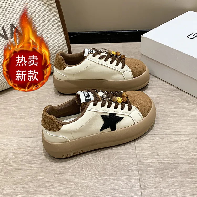 厚底板鞋女款2025新款秋冬加绒保暖棉鞋防滑星星鞋学生面包鞋