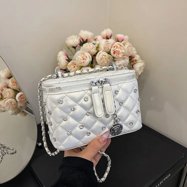 镶钻纯色菱格斜挎式单肩包四方包单肩流浪包小方包肩包小众百搭