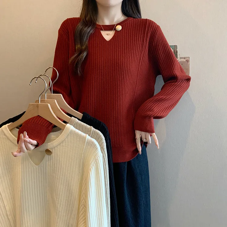 大码女装2025春装镂空领花边珍珠盘扣百搭宽松显瘦针织上衣3736